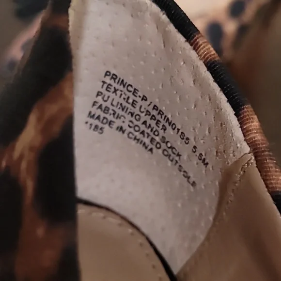 Betsey Johnson Stilettos, Animal Print, Metallic Heels w Bows - Picture 5 of 6